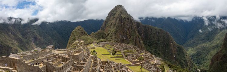 Qual é a localização de Machu Picchu no Peru?